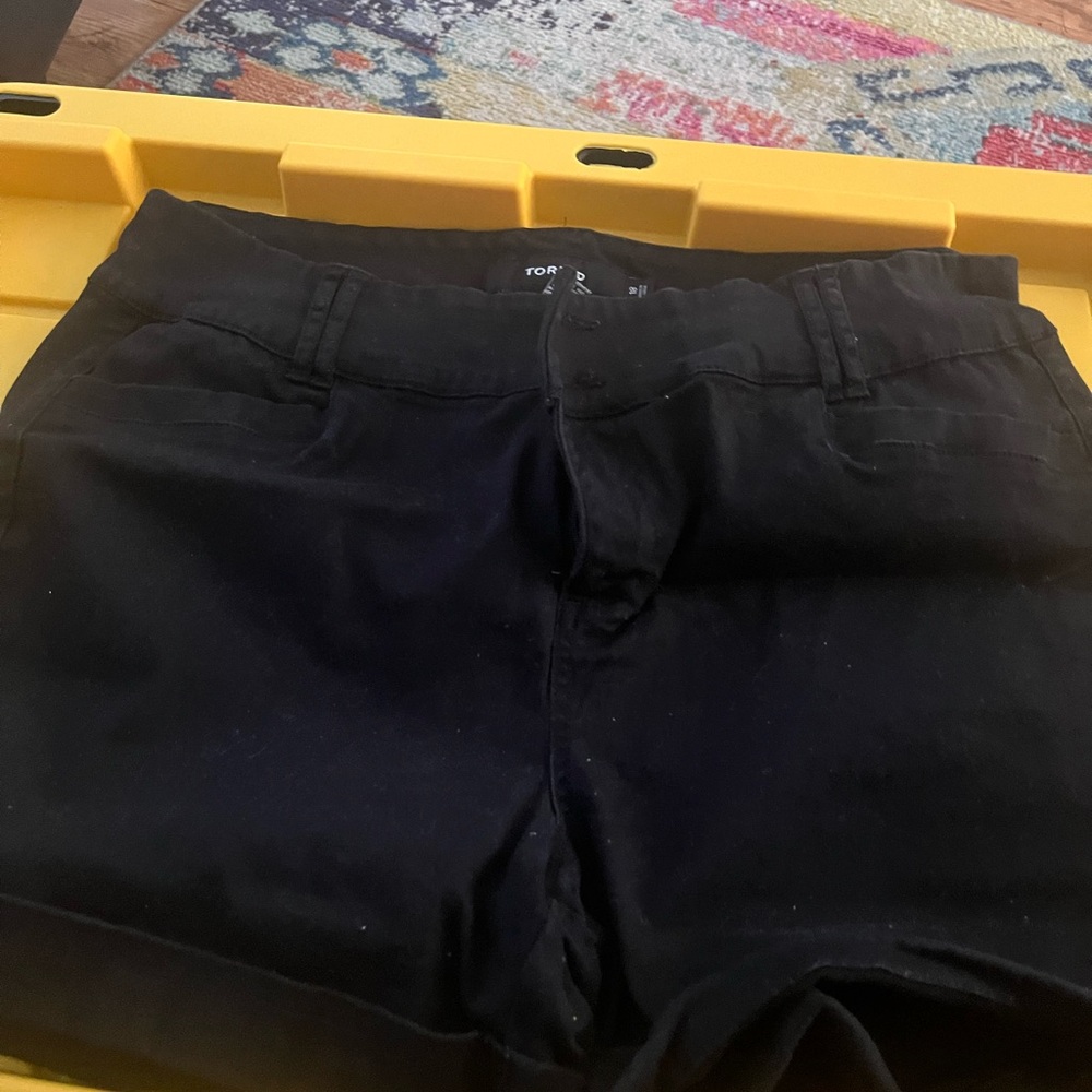 TORRID BLACK SATEEN SHORTS SZ 18